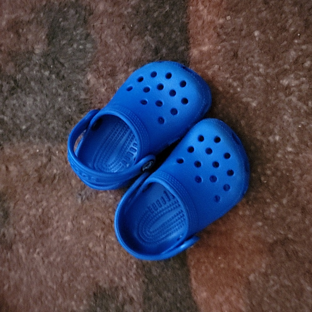 Crocs baby shoes - Picture 1 of 3